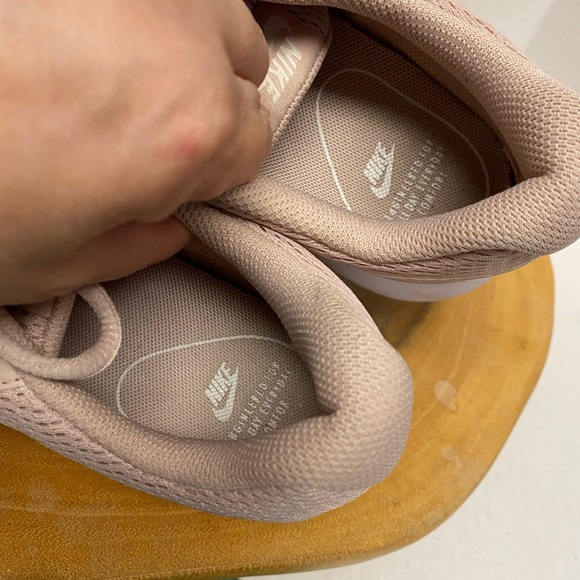 Nike Tanjun 812655 Soft Pink Blush Sneakers - Picture 9 of 11